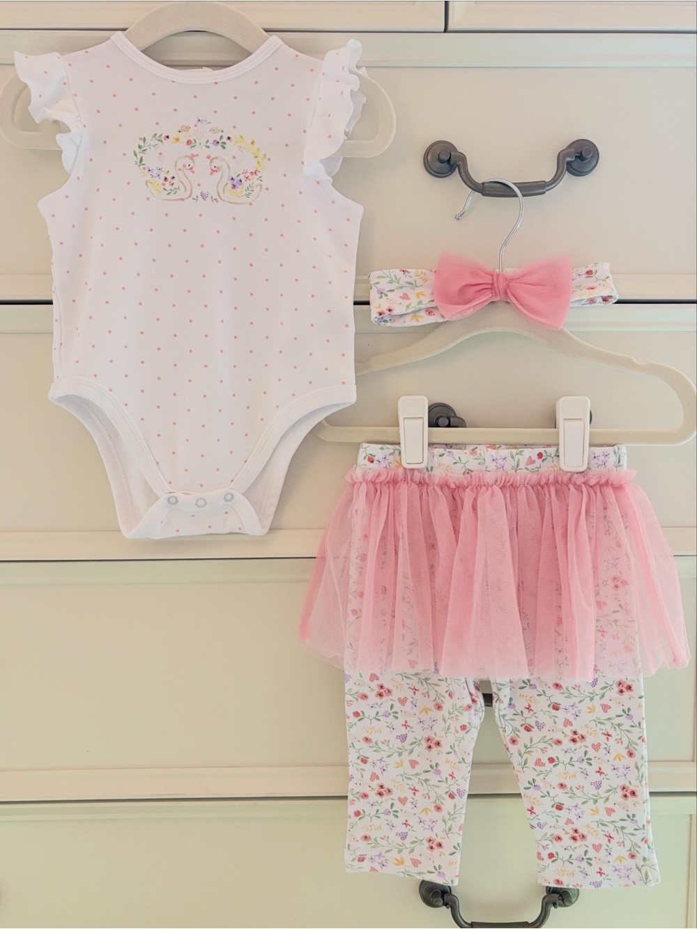 EUC Little Me Baby Girl Swan Outfit Set w/ Bow Headband Size 9 Months
